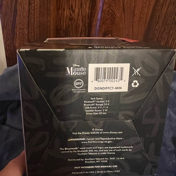 Disney Aroma Diffuser & Wireless Bluetooth Speaker & 3 essential oils, both new - Picture 6 of 8